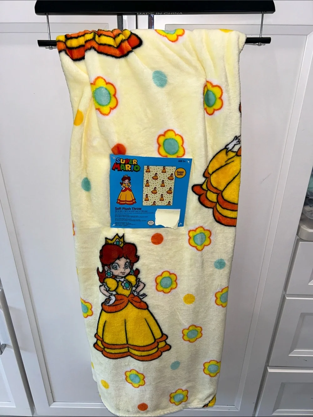 Super Mario Princess Daisy Soft Plush Throw Blanket 50”x70”